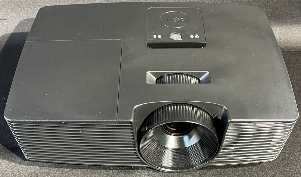 Dell 1220 DLP Front Projector / HDMI