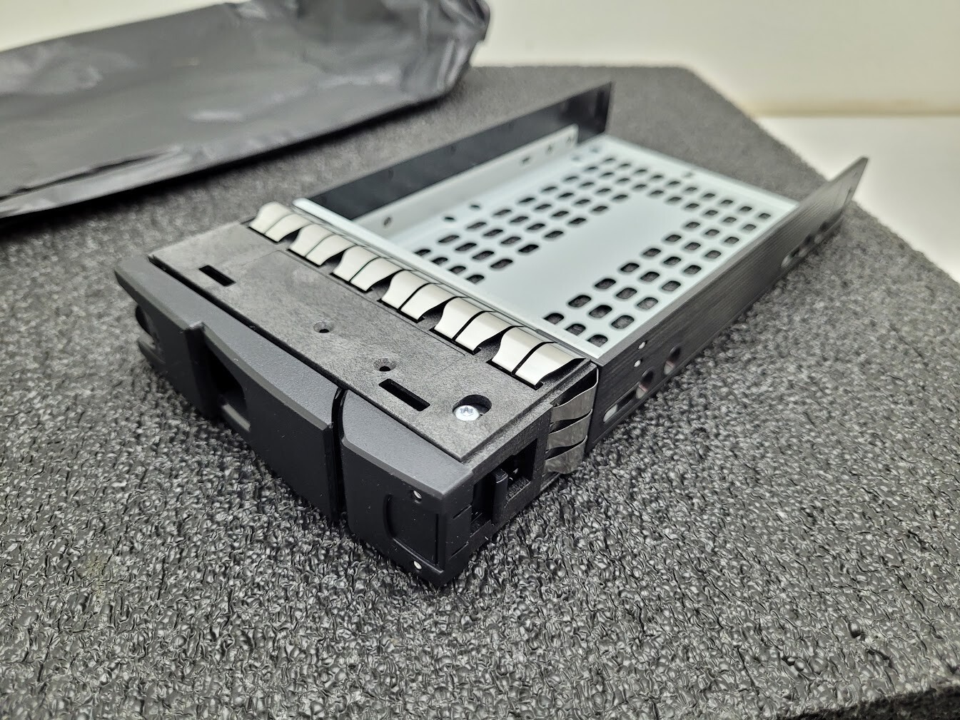 HDD LFF 3.5" Hard Drive Tray Array Caddy JBOD 0993690-03