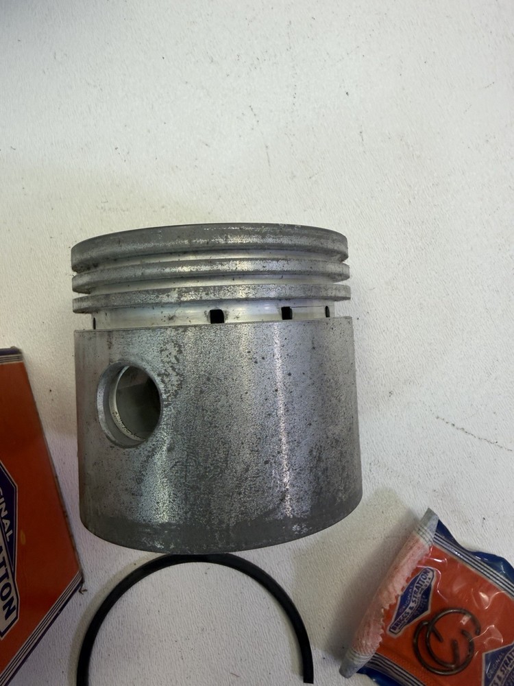 Briggs & Stratton 294677 PISTON One Ring Is Broken