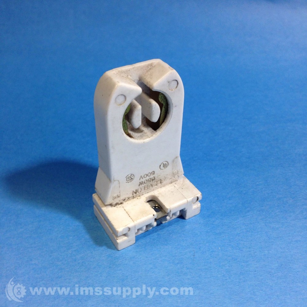 Leviton 104-13357 Turn Type Lamp Holder USIP