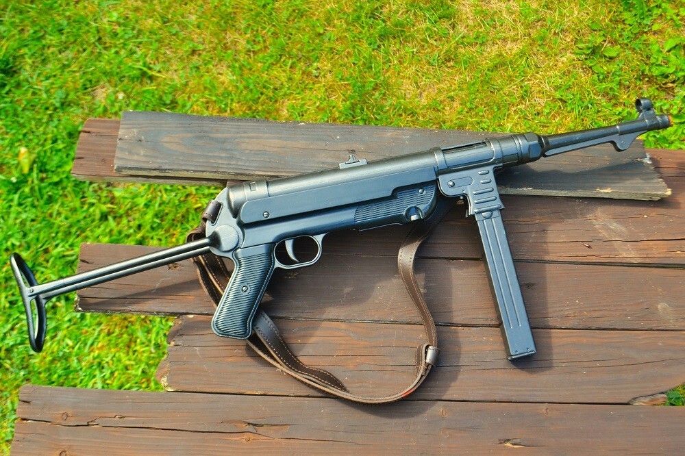 Non-Firing Denix Replica German MP40 Submachine Gun - Schmeisser - MP 40 - WWII