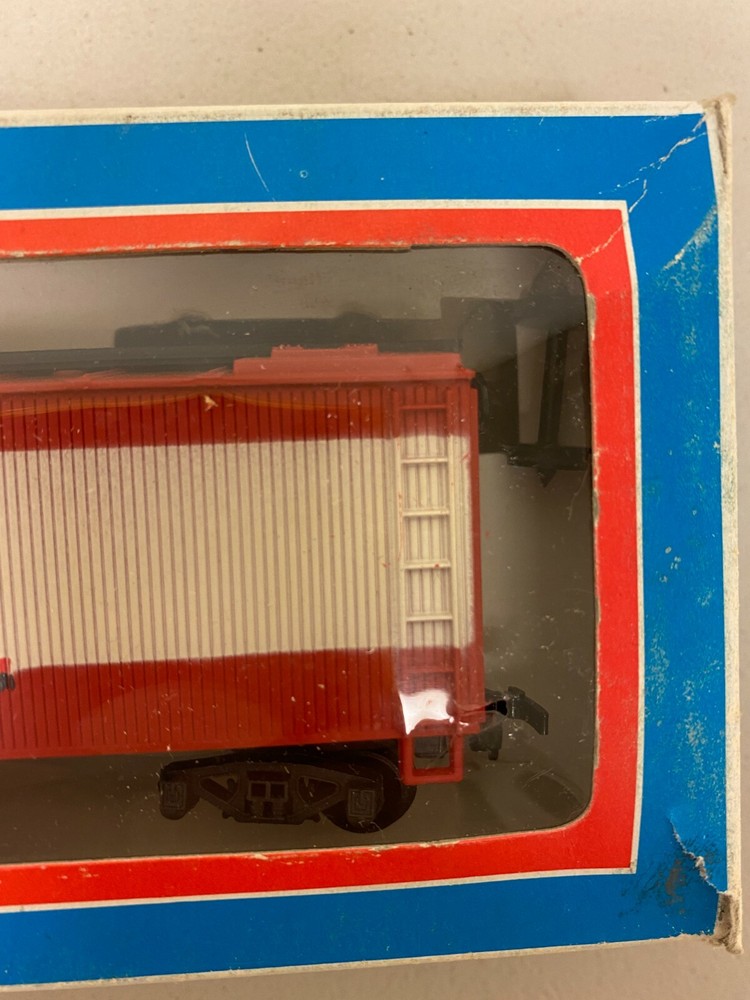 MODEL POWER DENTYNE PMI LOCOMOTIVE 9016