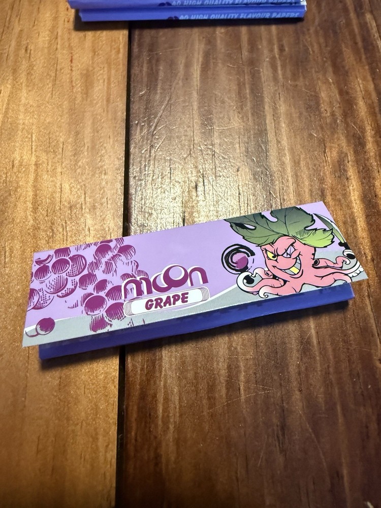 Moon Grape Rolling Papers 1.25