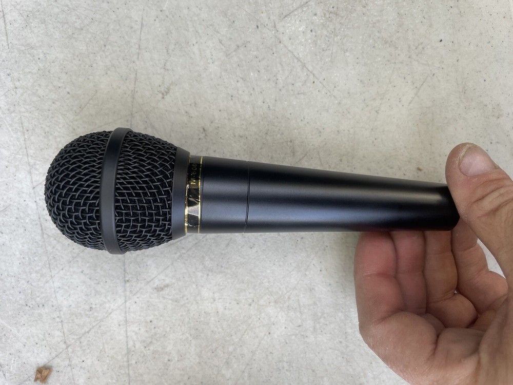 Amicv-2R Dynamic Microphone And Cord NEW OPENED KARAOKE?