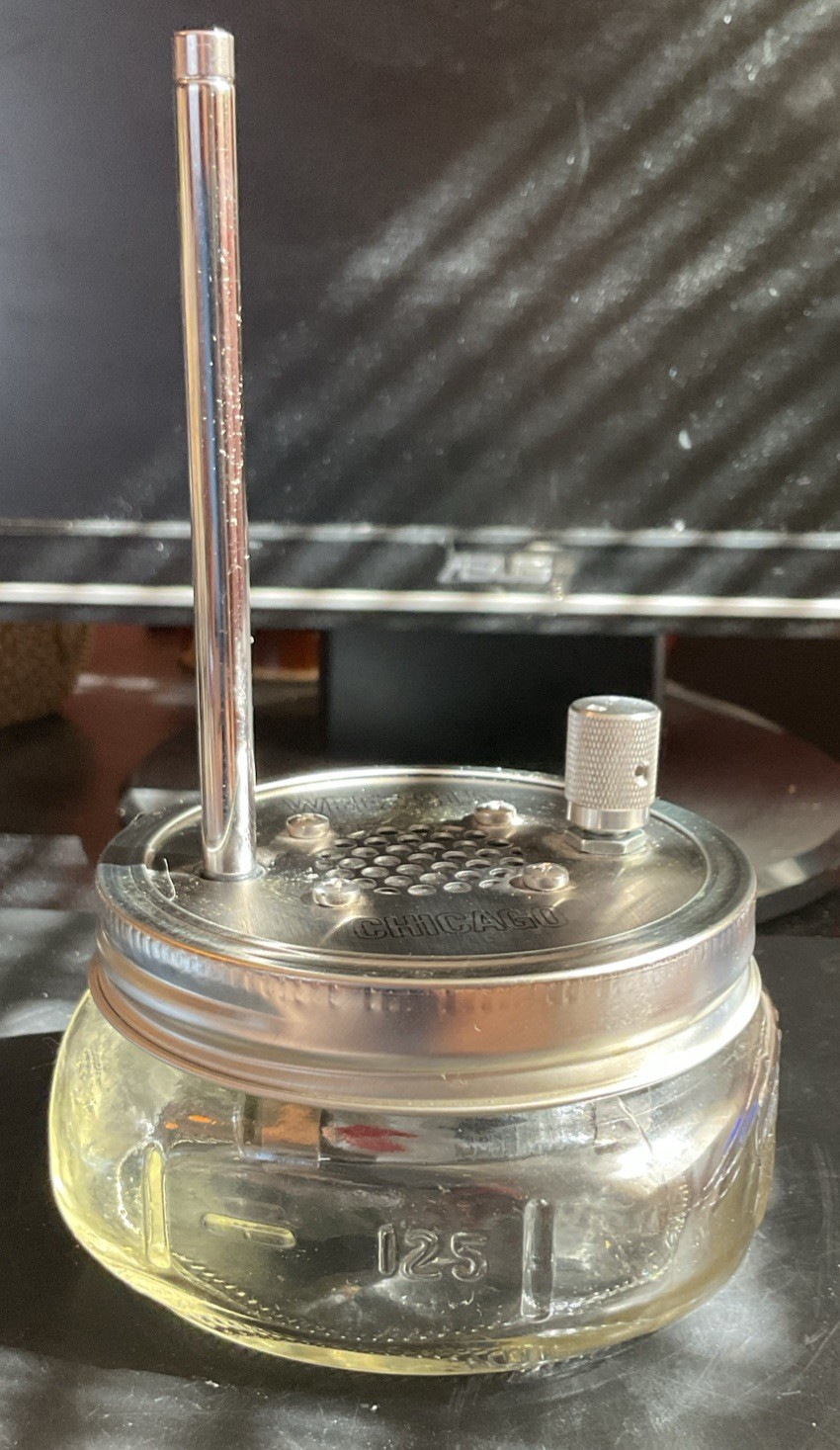 WBEZ 91.5 Chicago Single Station FM Channel Radio Housed In A Mason Jar