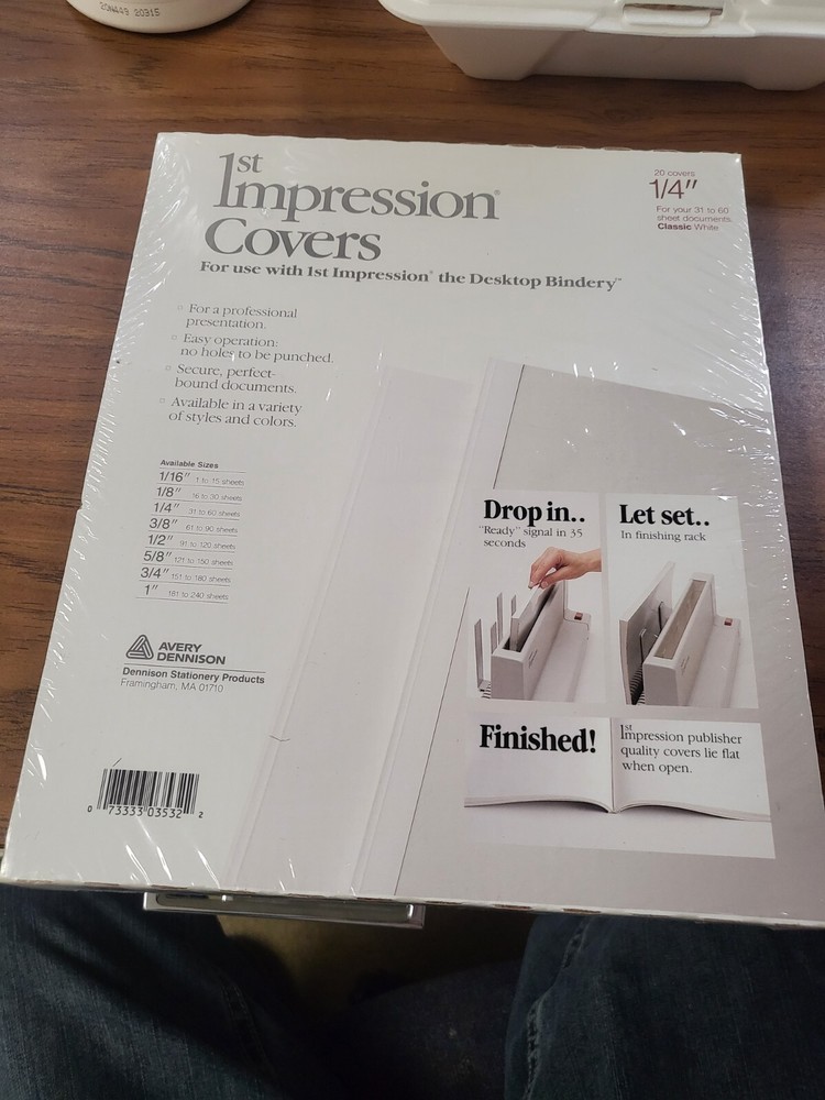 Avery Dennison 1st Impression Desktop 1/4" Covers Classic White
