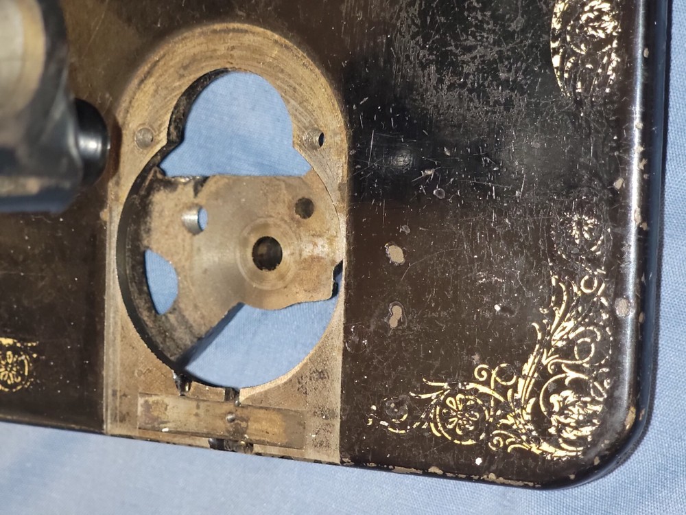 Singer Sewing Machine Vintage 1928 AB917675 shell only