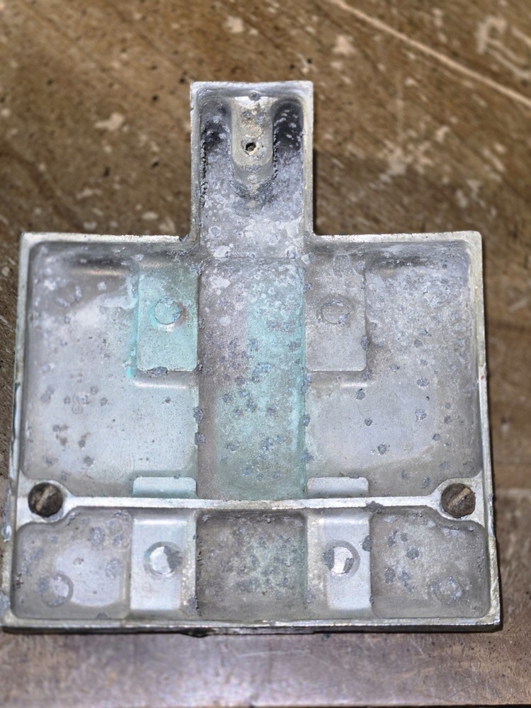 INTERNATIONAL HARVESTER TRACTOR EMBLEM AS IS