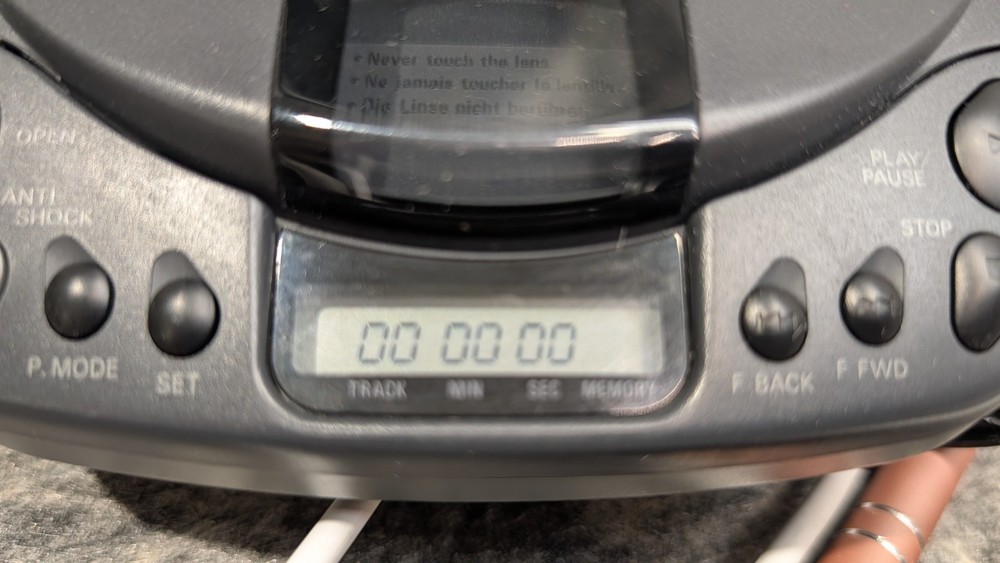 Sanyo CDP-450 Digital Audio Compact Disc Player CD Discman Bundle