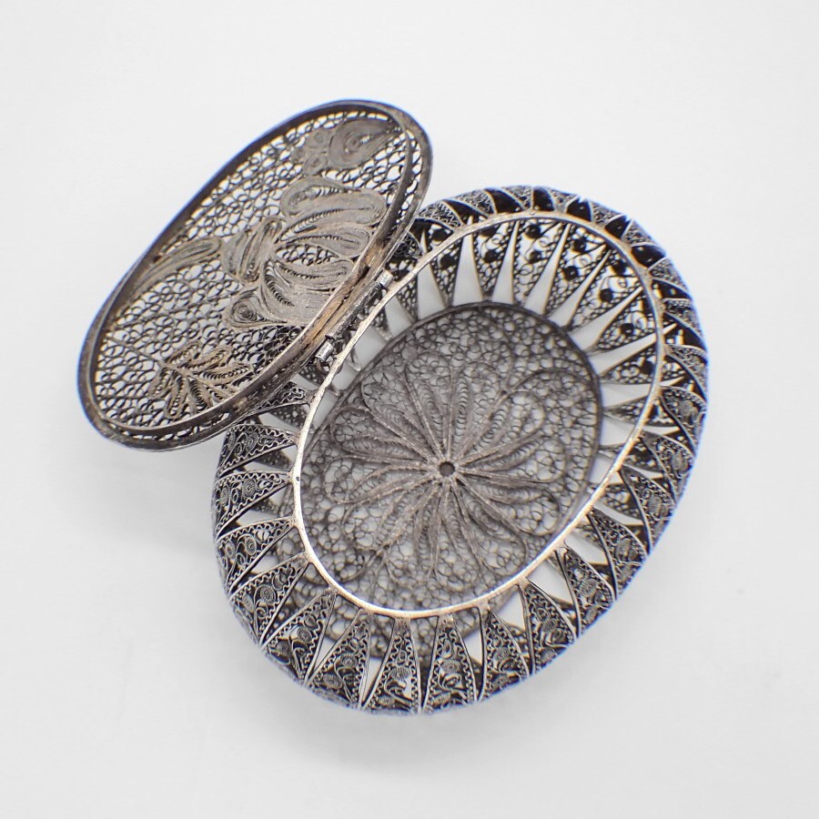 Filigree Oval Box 800 Silver