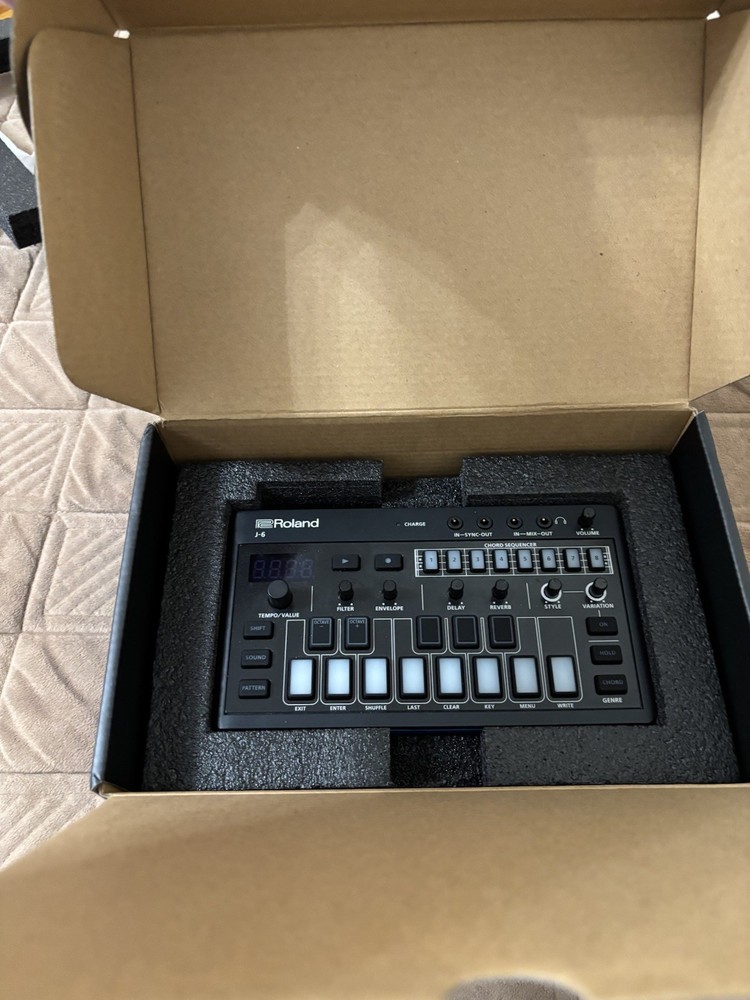 Roland J6