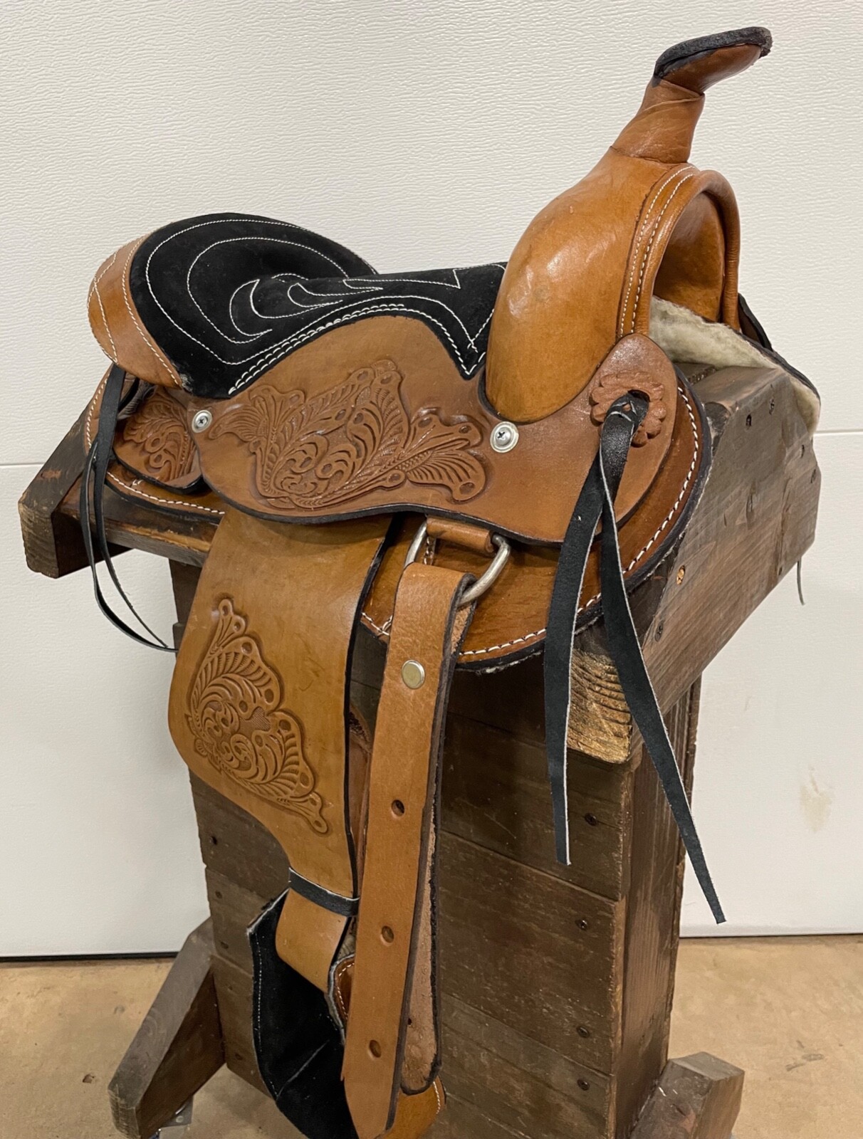 Used 10" Brown Leather Pony Kids Round Skirt Saddle