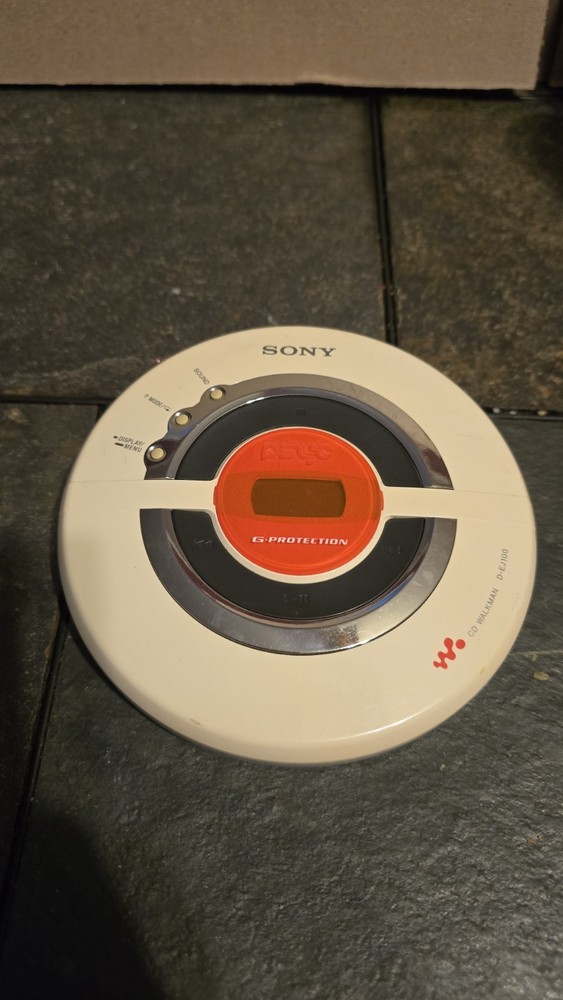 Sony Psyc White Walkman Portable CD Player  (Don’t Work ) Please Read