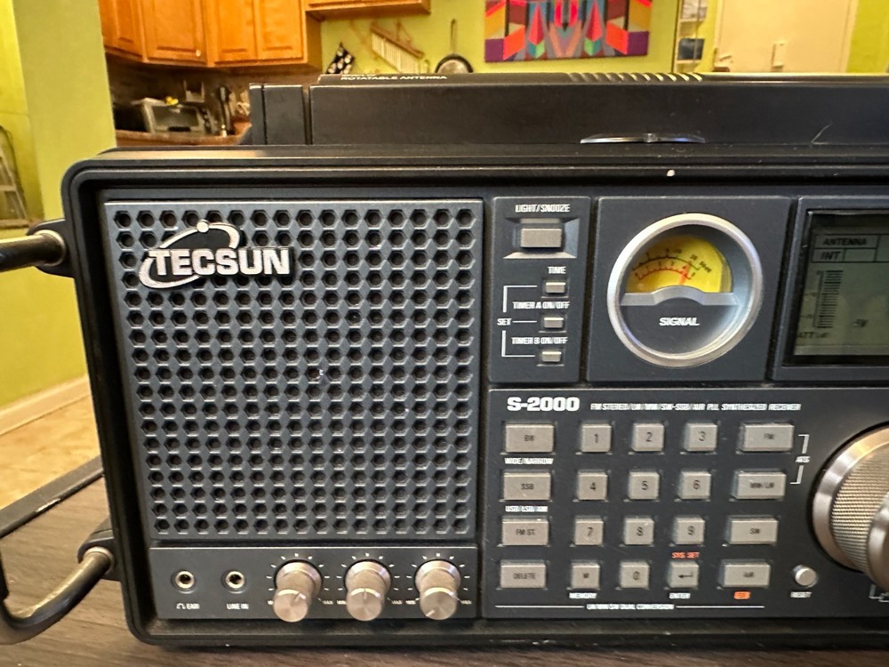 TECSUN S–2000 SW-SSB, MW, LW, AM/FM Stereo,