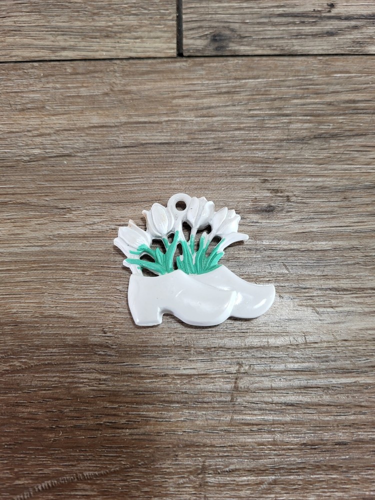 Vintage Plastic Tulip & CLOGS Curtain Pull