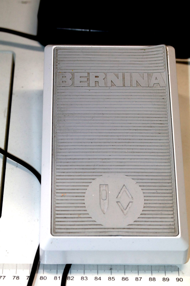 Bernina 820 Computerized Sewing Machine with Accessories!!