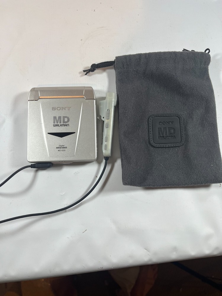 Sony MZ-E33 Minidisc Player Walkman  & Remote w/Pouch - Tested Working