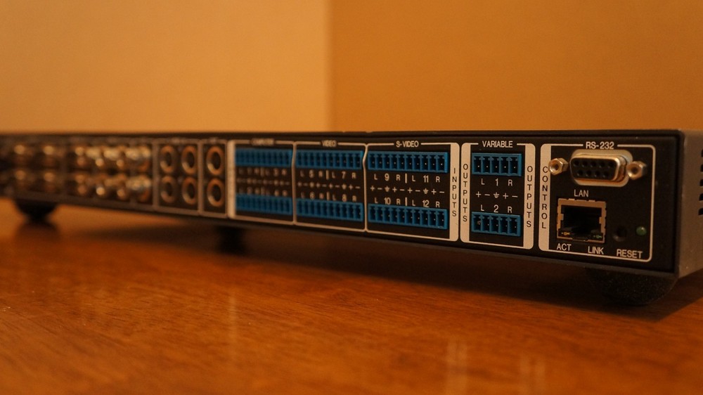 Extron MPX 423 A Media Presentation Matrix Switcher