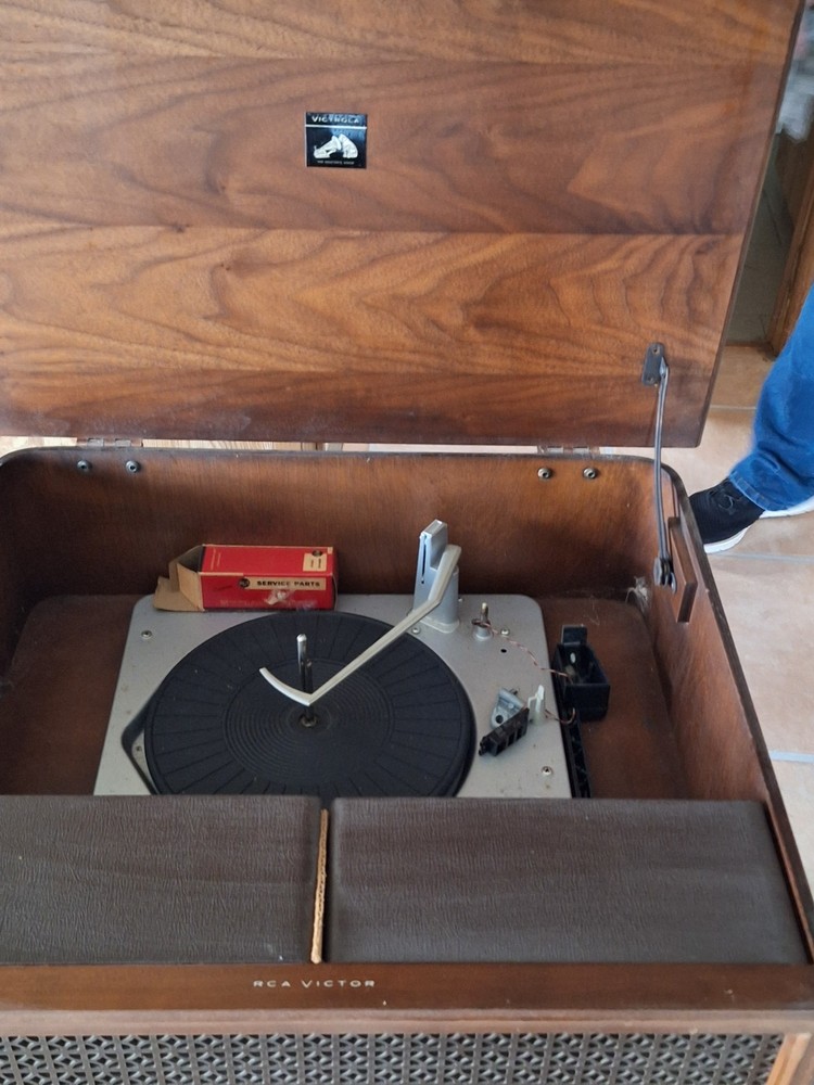 Victrola Antique Record Player