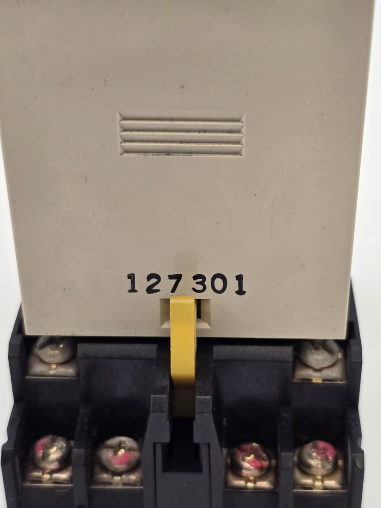 Omron H3CR-A 24VDC Solid State Multifunctonal Timer Contact 5A 250V 2-M4X30 Base