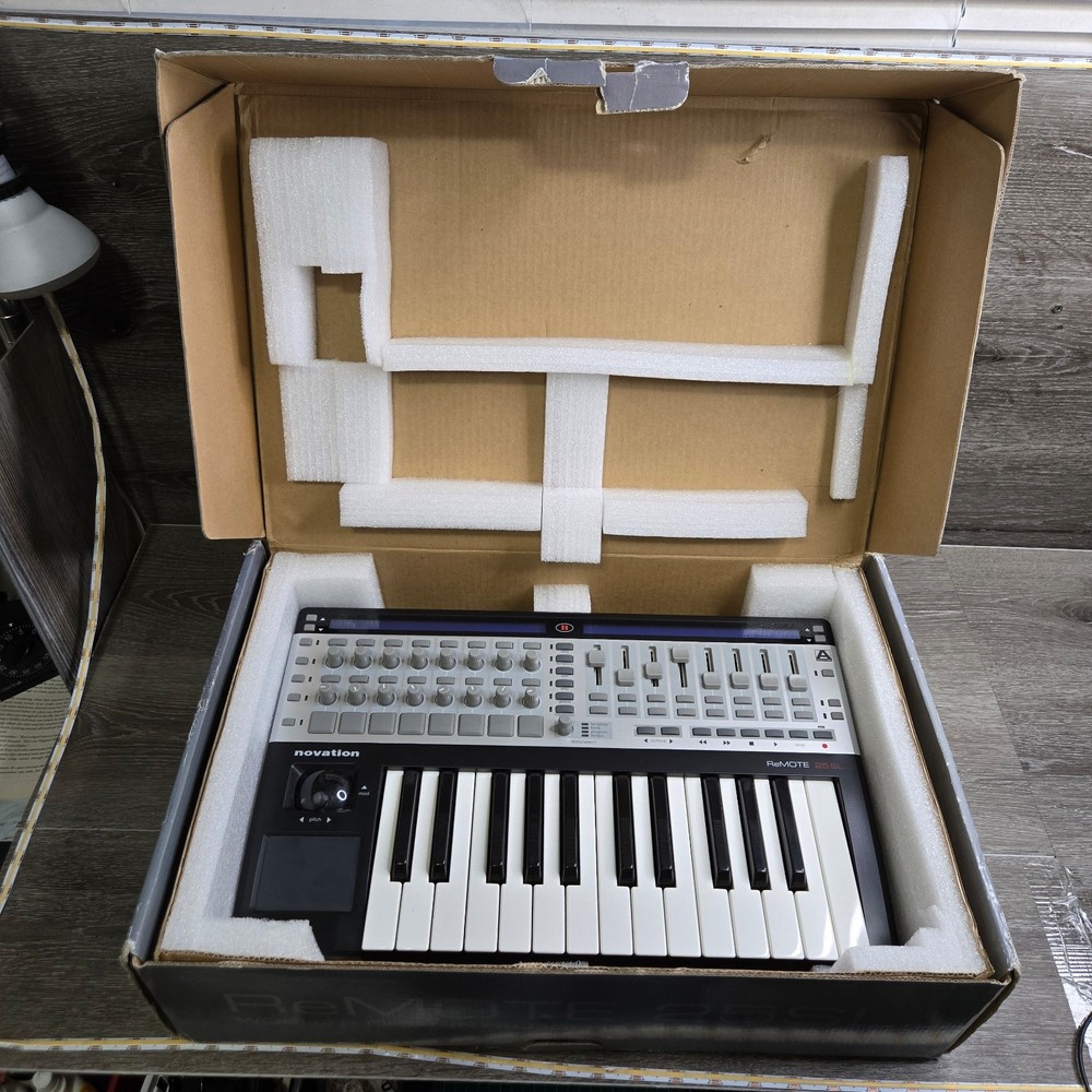 Novation ReMote 25SL World's First Intelligent MIDI Controller Open Box Tested