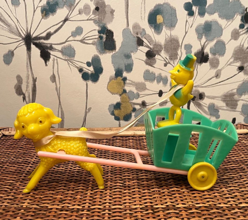 Rosbro Rosen Plastic Easter Lamb Pulling Cart w/ Top Hat Chick