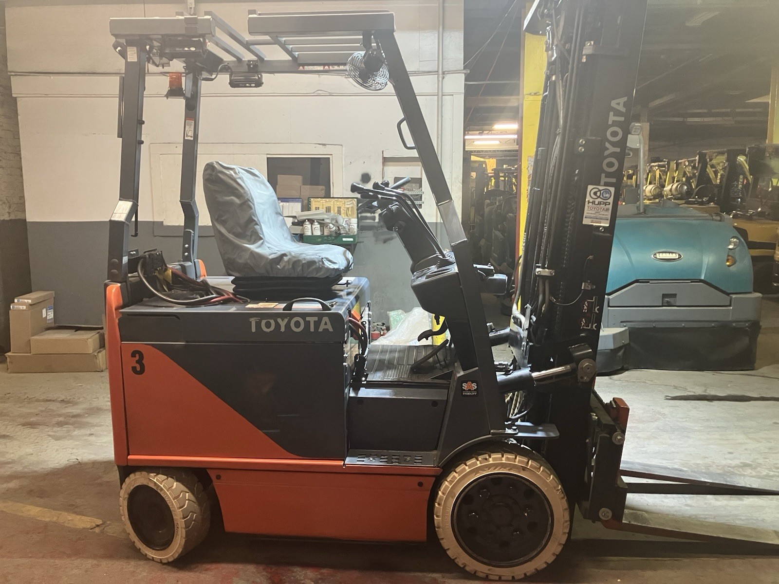 2022 Toyota 5000 LB Electric Forklift With SS and Triple Mast 218 Reach