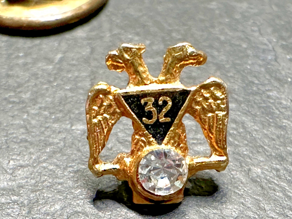 TINY SCOTTISH RITE 32 DOUBLE HEADED EAGLE GEM PIN TACK G174