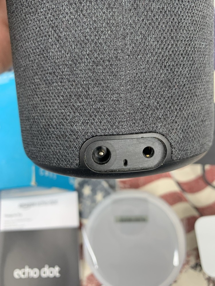 Amazon Echo Dot (3rd Generation) Smart Speaker with Alexa - White & Alexa L9D29R