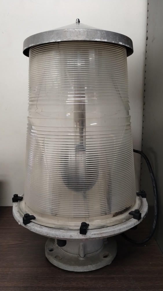 TWR Lighting FB-L-865 Beacon, Vintage High Voltage, pulled working.