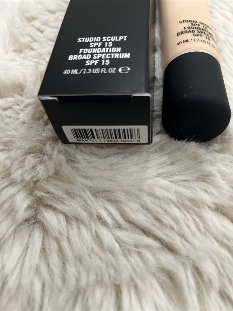 MAC Studio Sculpt SPF 15 Foundation (NC15) (40ml)