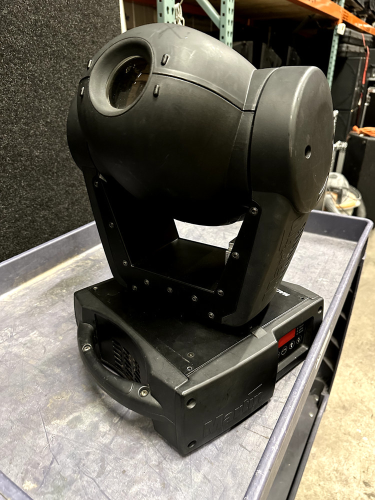 Martin Lighting MAC 250+ Moving Light, 1 Light w/ Road case