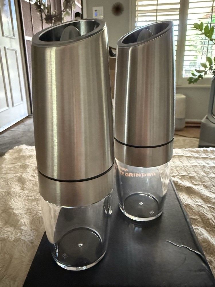 2 Pack Electric Salt & Pepper Grinder Set, Automatic Gravity Salt & Pepper Mill