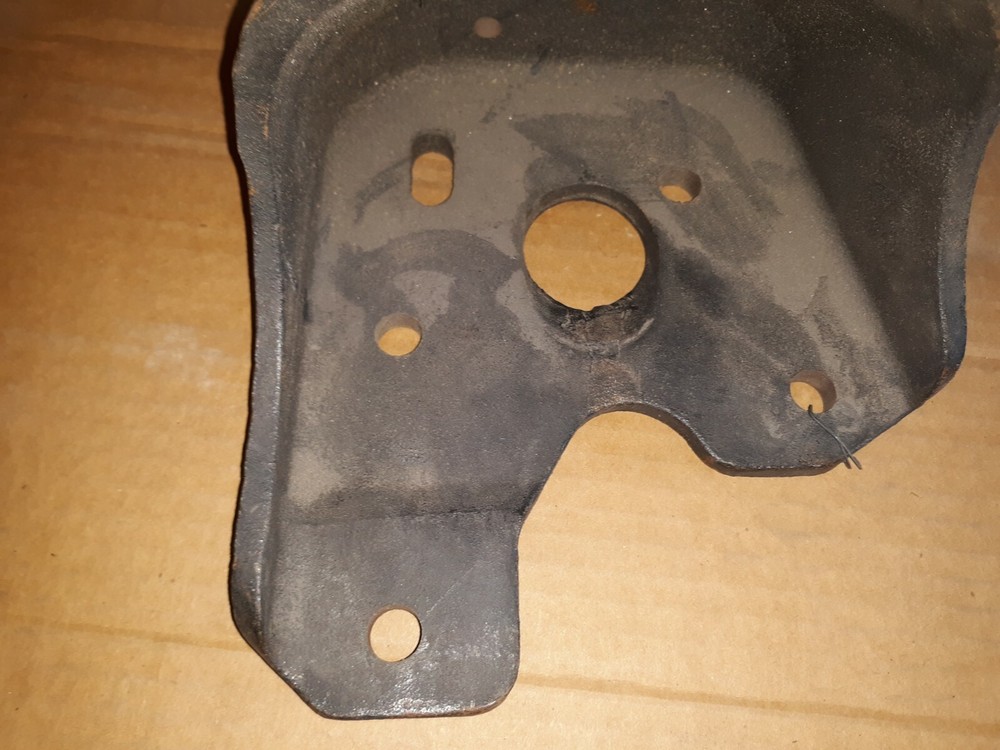 1988 INTERNATIONAL Navistar Cab Body Frame Mount Bracket