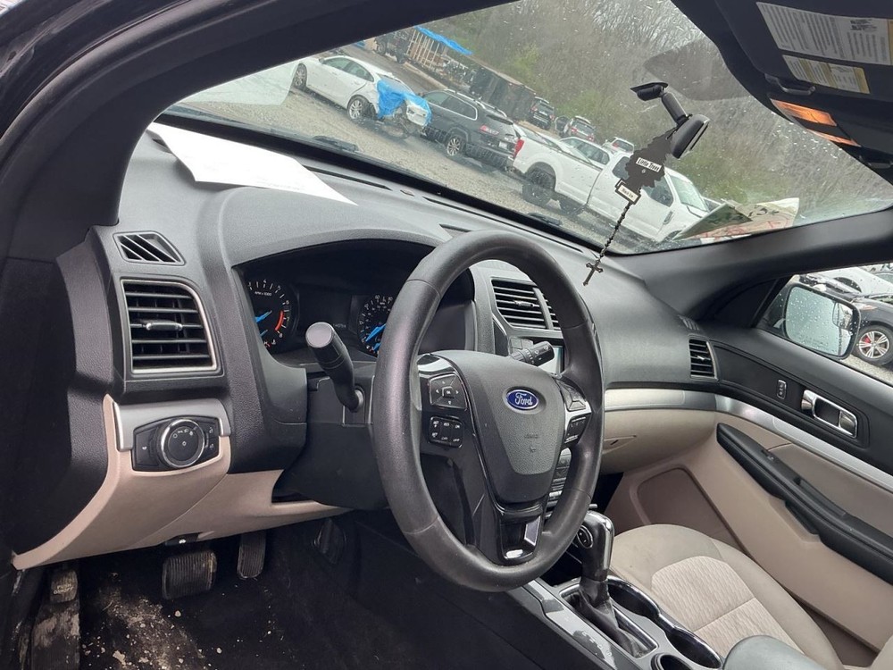 EXPLORER 2018 Glove Box 4995513