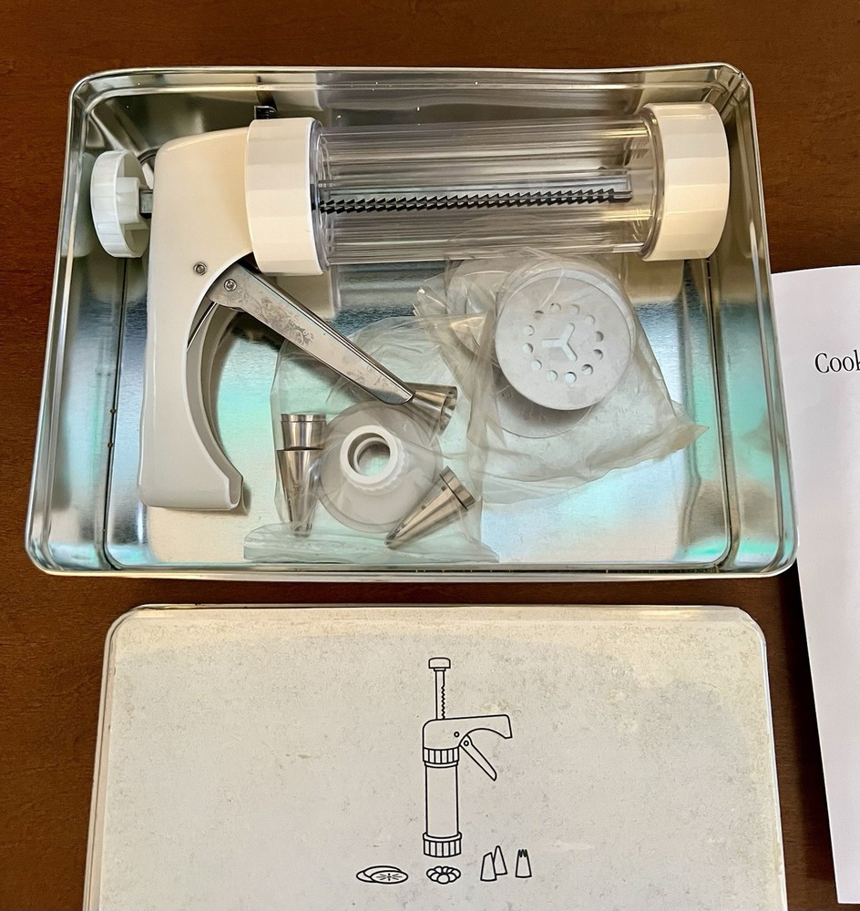 Crate & Barrel 27pcs. Cookie Press/ Decorating Kit