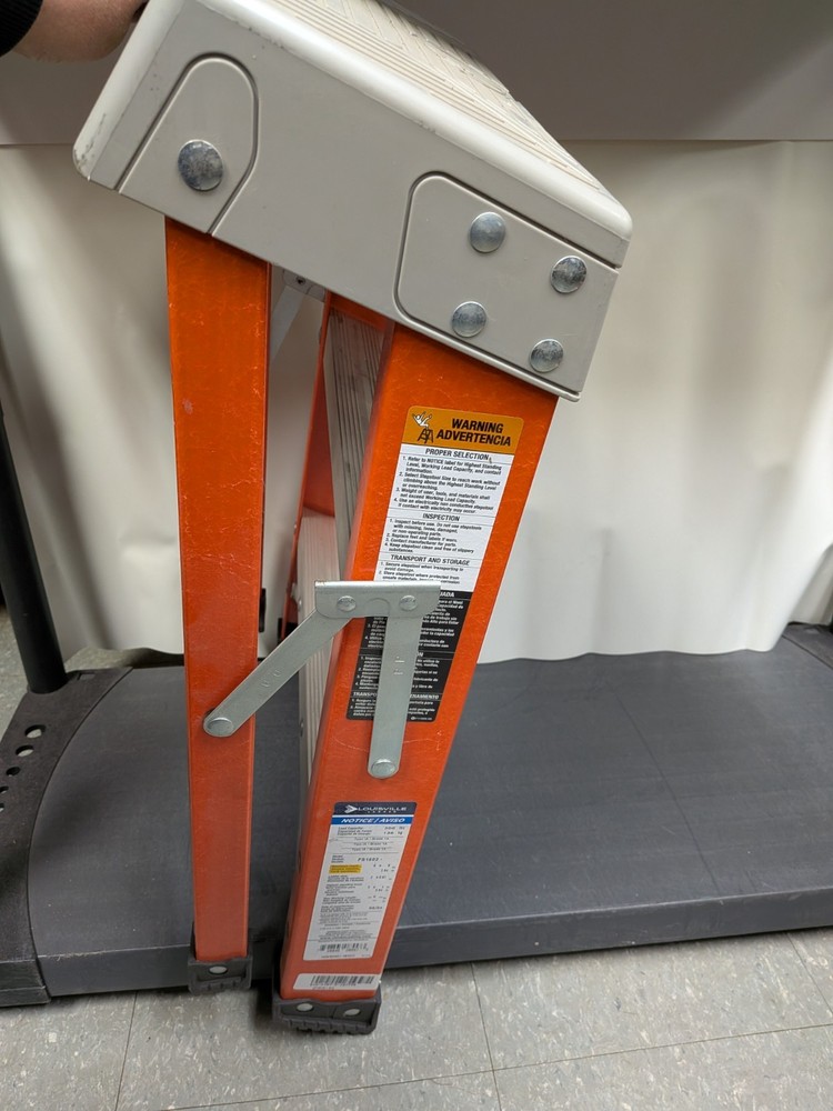 2' FOLDING STEP LADDER