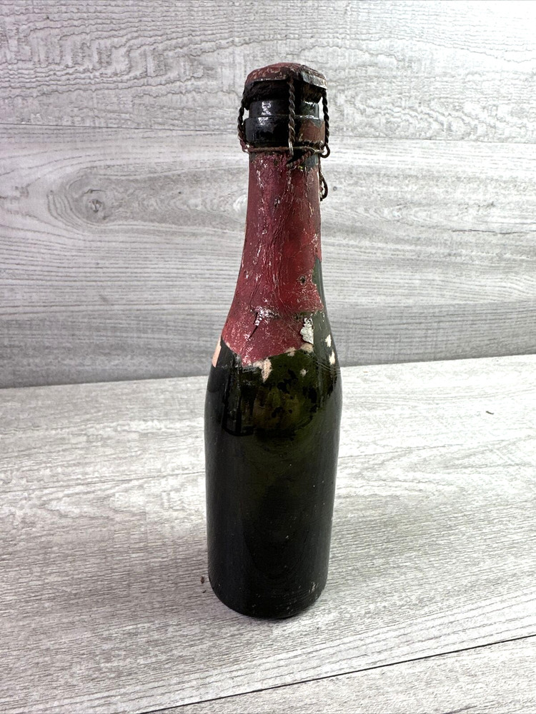 Vintage Unmarked 8.5” Deep Pontel Bottom Bottle Green