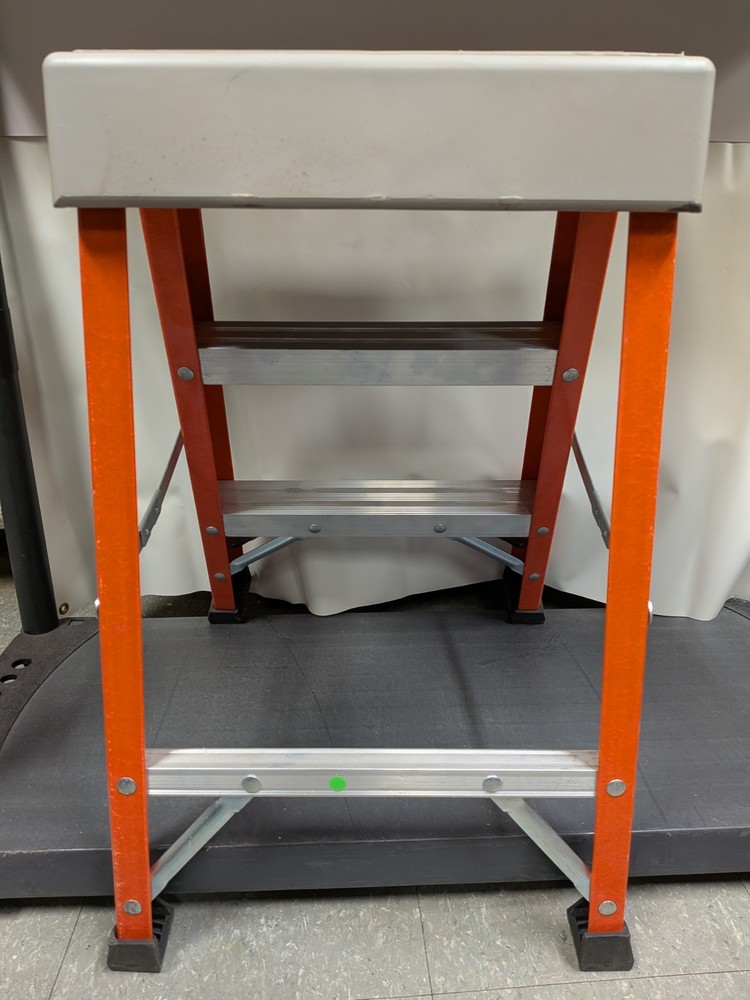 2' FOLDING STEP LADDER