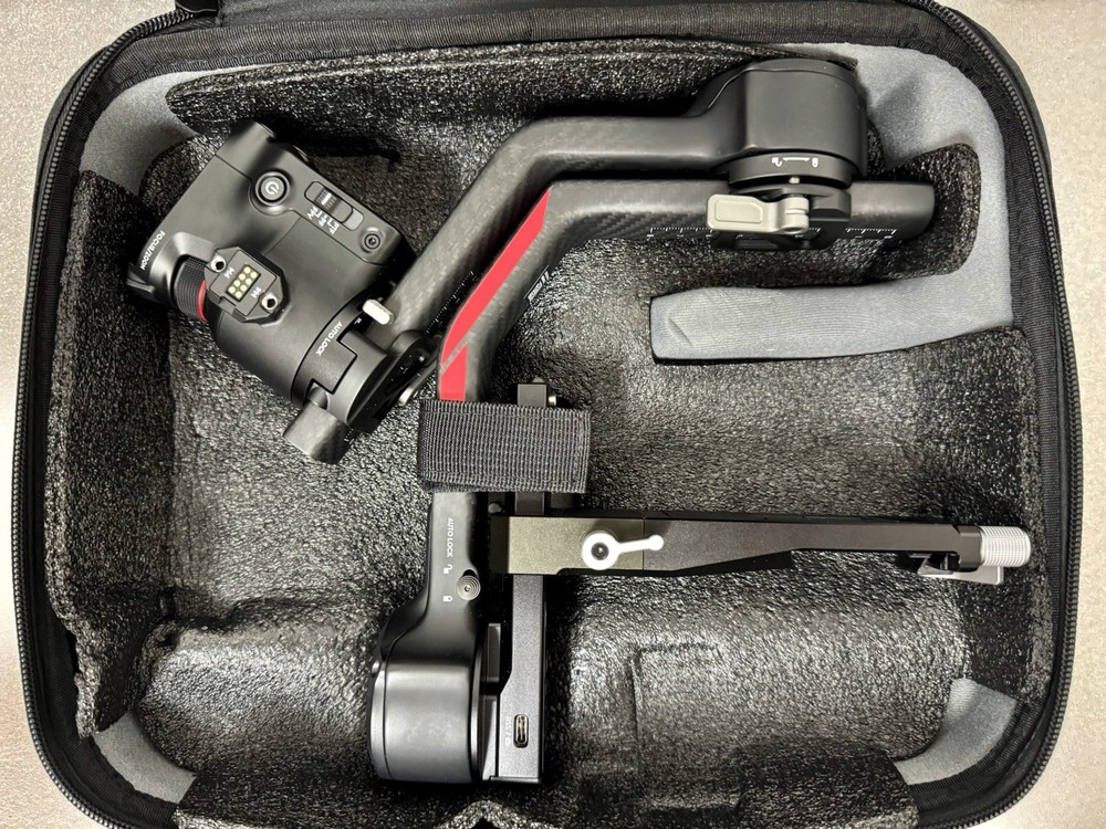 DJI RS 4 Pro Combo Gimbal Stabilizer – Complete Kit / Excellent Condition