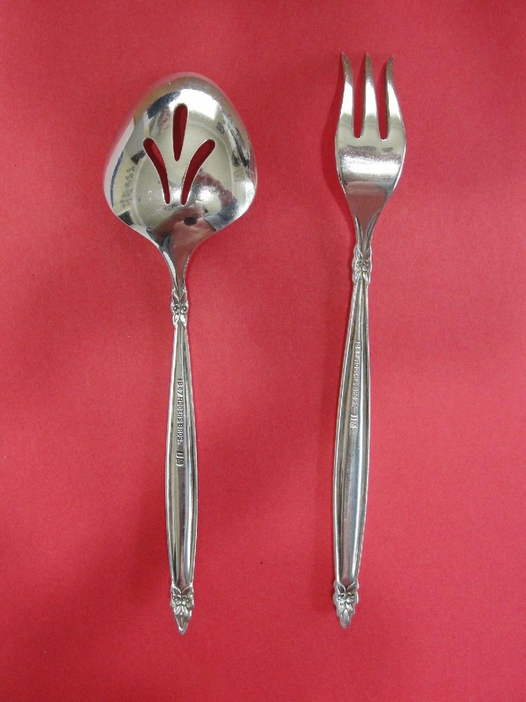 2 pc 1847 Rogers Bros International Silver Plate Garland Pattern BonBon Cocktail