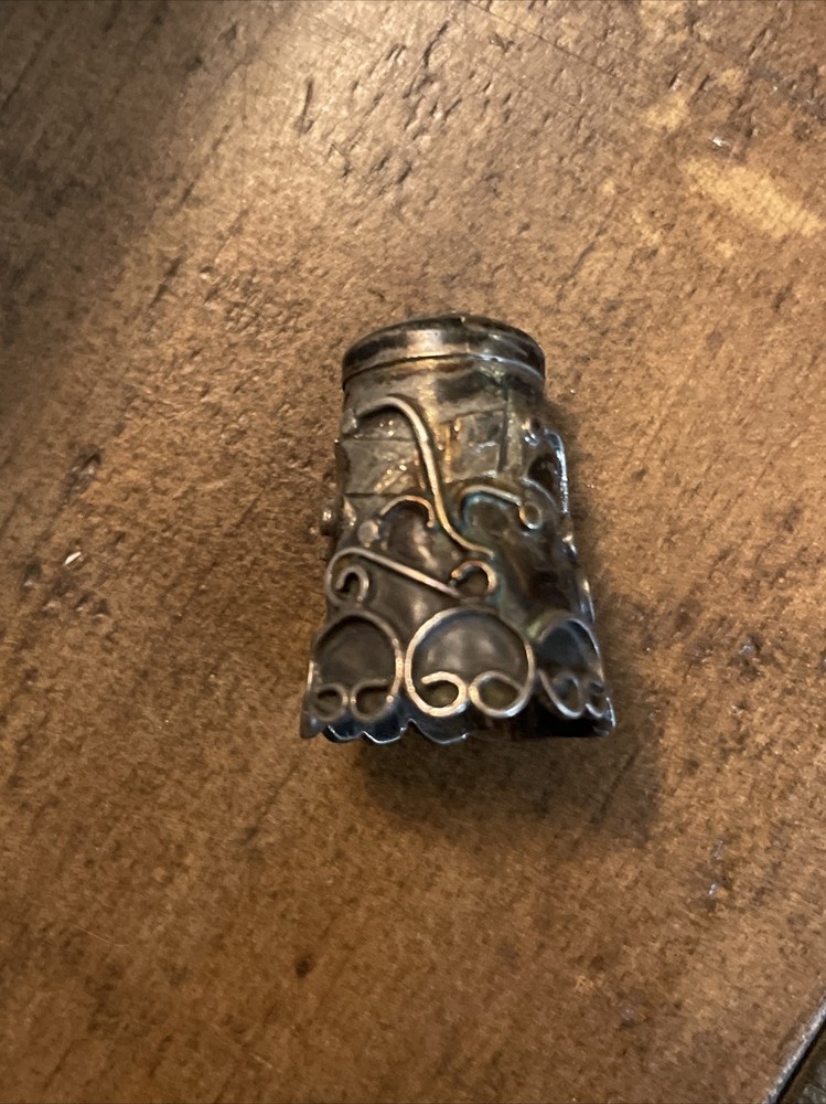 Heavily Patterned Scene Design THIMBLE Sterling Silver