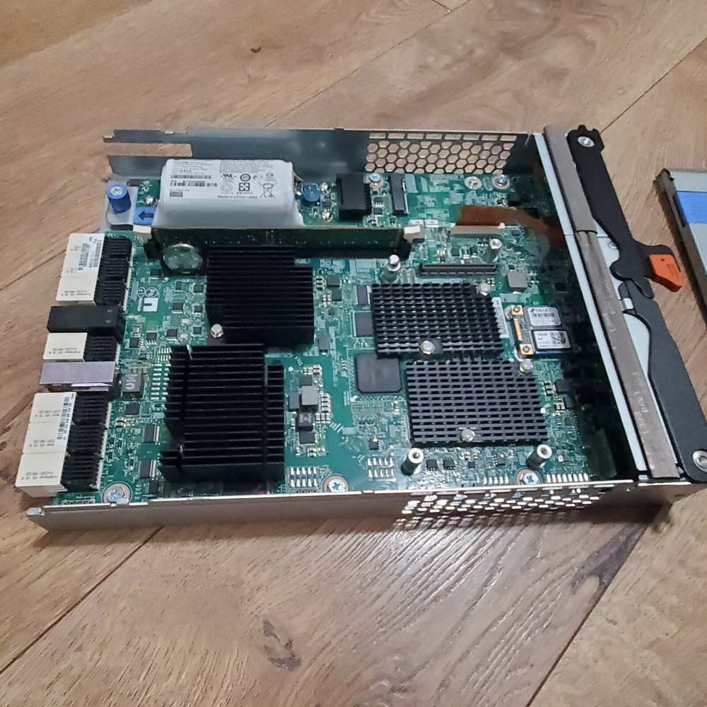 NetApp E2700A Disk Array Drive Module I/F-6 A100069 SAS 111-02853+C1 111-02853