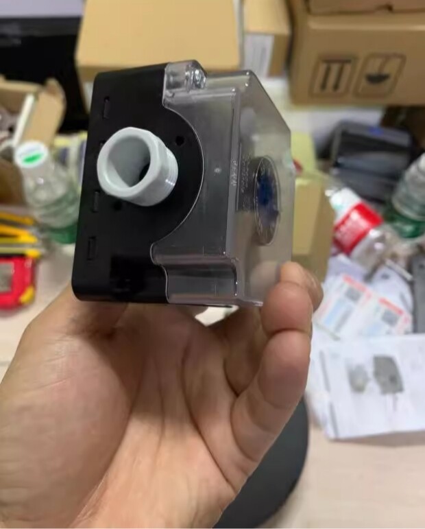 1pcs Johnson P233A-50-AA 6~50mbar Gas Pressure Difference Switch