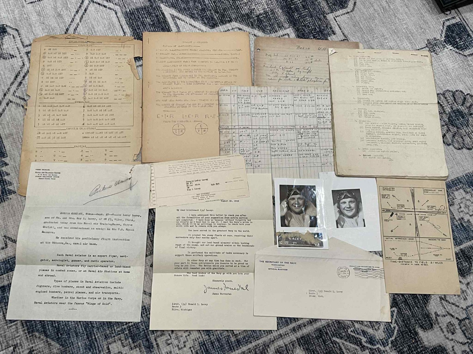 BIG GROUPING to a WW2 WWII USN US Navy Pilot - Donald R. Lacey Books & Documents