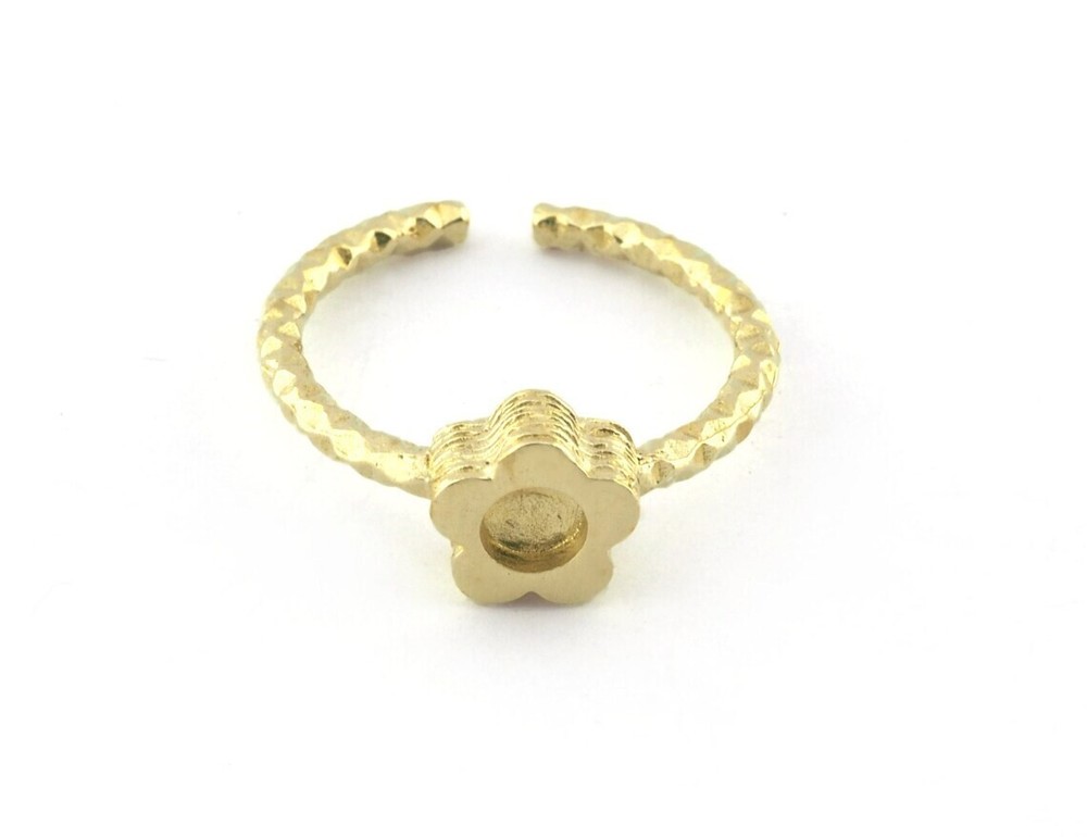 Daisy Flower Ring , Adjustable , Round Blank Bezel Setting - Raw Brass 5126