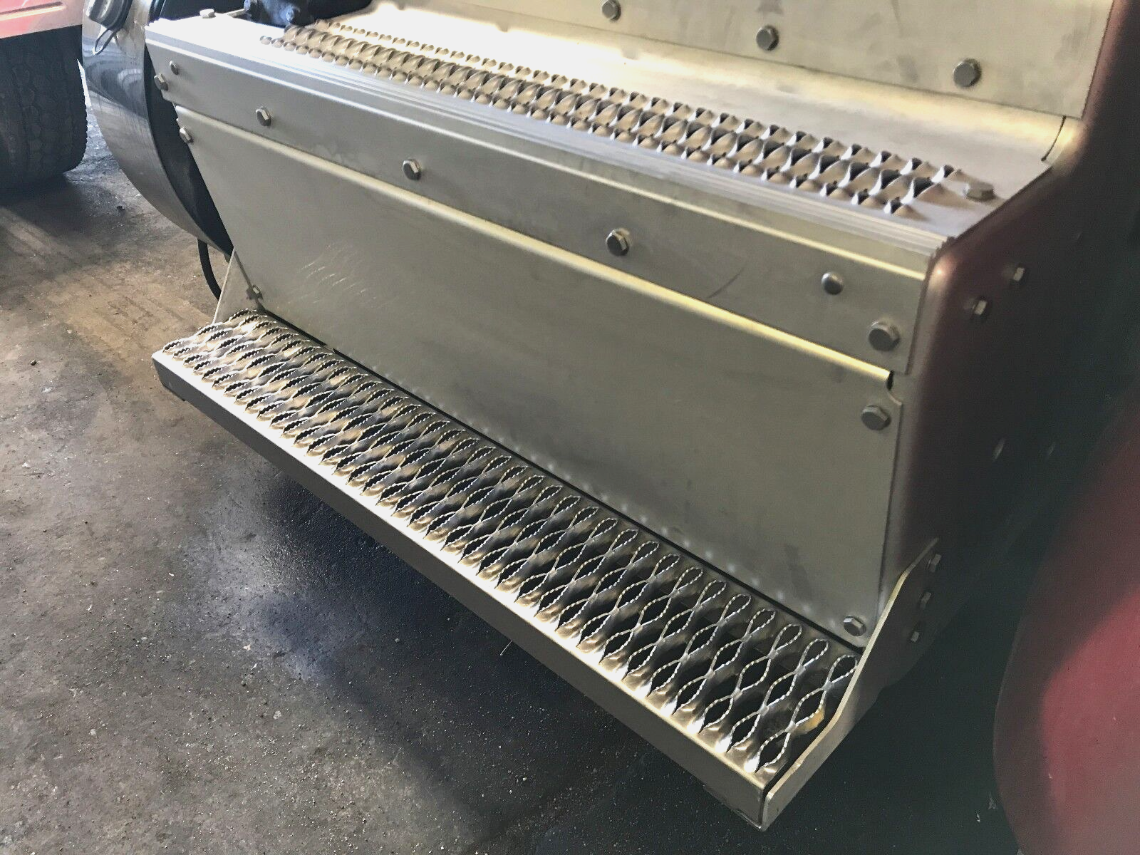 Peterbilt 388 389 DPF Box Lower Replacement Step