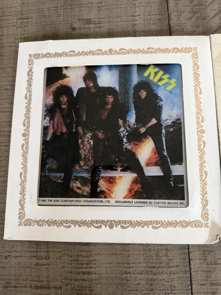 Kiss Animalize Glass Tiles 6x6