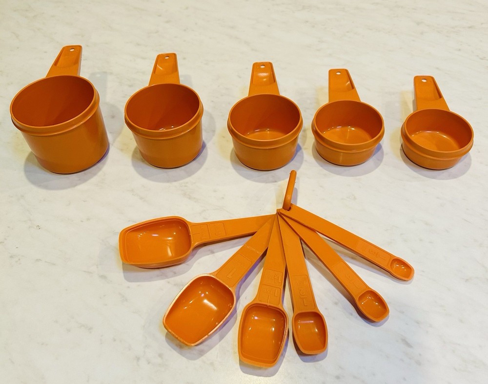 VINTAGE TUPPERWARE OrangeMEASURING CUPS & Spoons
