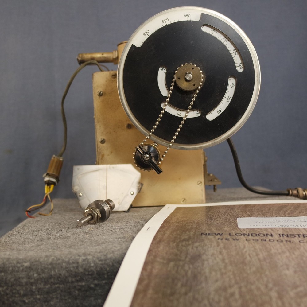 30-1000 Mhz Pencil Tube Oscillator New London 257A Frequency Modulation Monitor